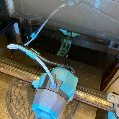 Kẹp giữ ống Bowden và cáp CANbus / USB