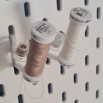 Giá Đỡ Cuộn Chỉ May Đa Năng Cho Bảng Skadis