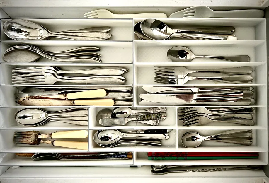 Khay Cắm Dao Kéo Lớn Vừa Hộc Tủ Ikea 278 x 505mm - Image 1