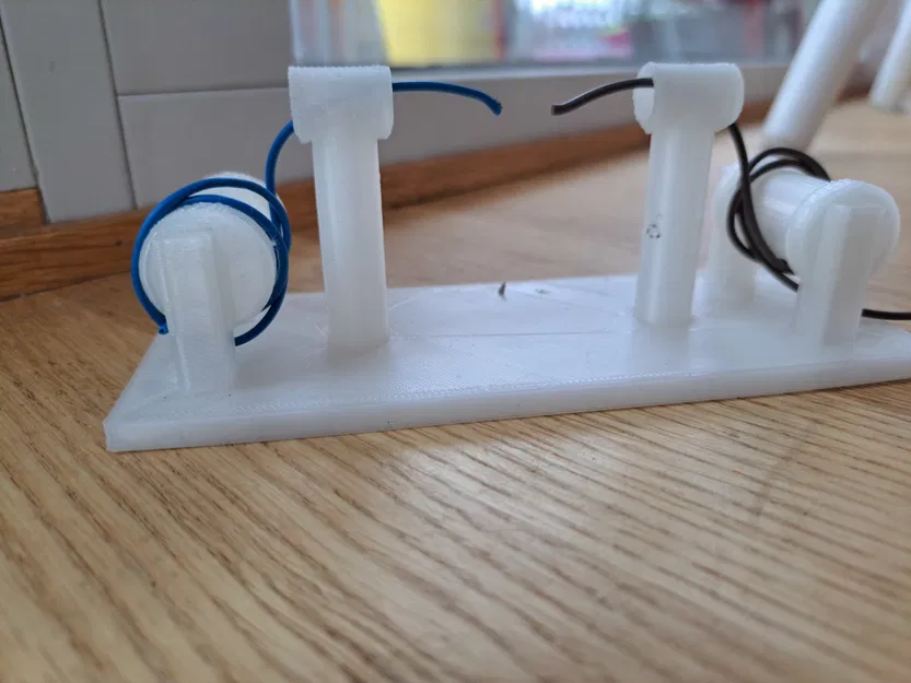 Kẹp giữ dây (dùng để hàn) - Image 1