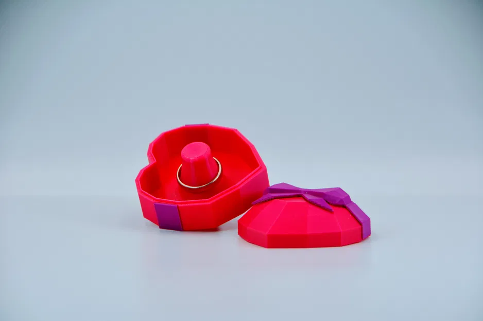 Hộp Đựng Nhẫn Hình Trái Tim Phong Cách Low Poly - Image 1