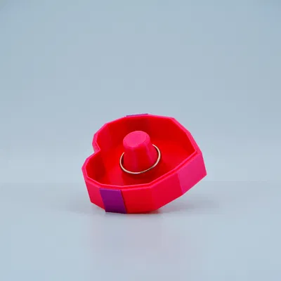 Hộp Đựng Nhẫn Hình Trái Tim Phong Cách Low Poly