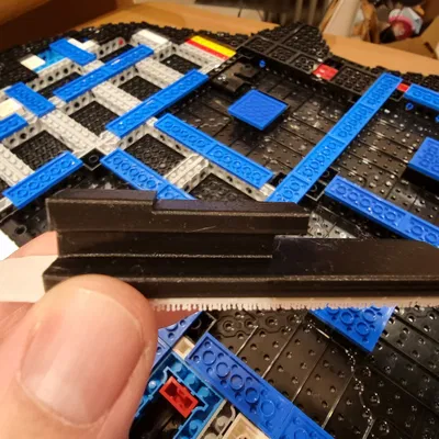 Giá treo Lego Rolling Stones bằng miếng dán Command 3M