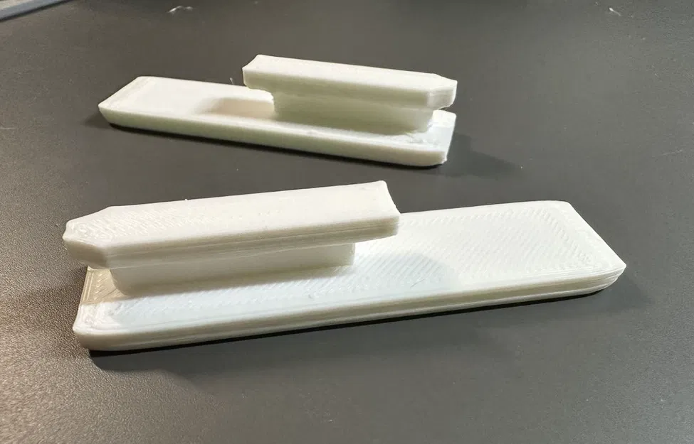 Giá đỡ LEGO "art" dùng command strip - Image 1