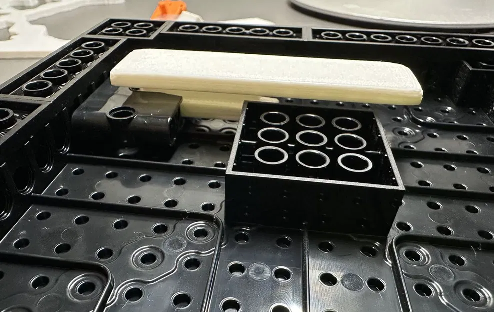 Giá đỡ LEGO "art" dùng command strip - Image 4