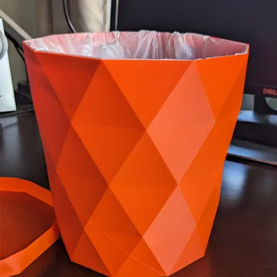 Thùng Rác GeoStone Có Nắp Và Vòng Giữ Túi Bên Trong