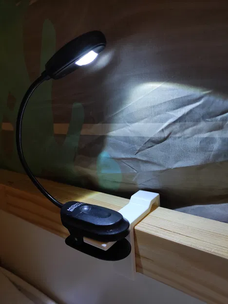 Giá đỡ đèn Ikea Kura cho đèn có kẹp - Image 1