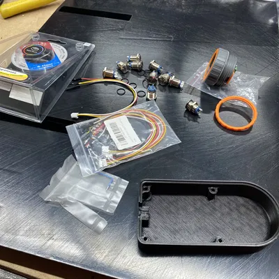 Vỏ cho "Fluid Dial" CNC pendant cho FluidNC dựa trên M5 Stack Dial, có logo in được, nút nổi bật, v1.0