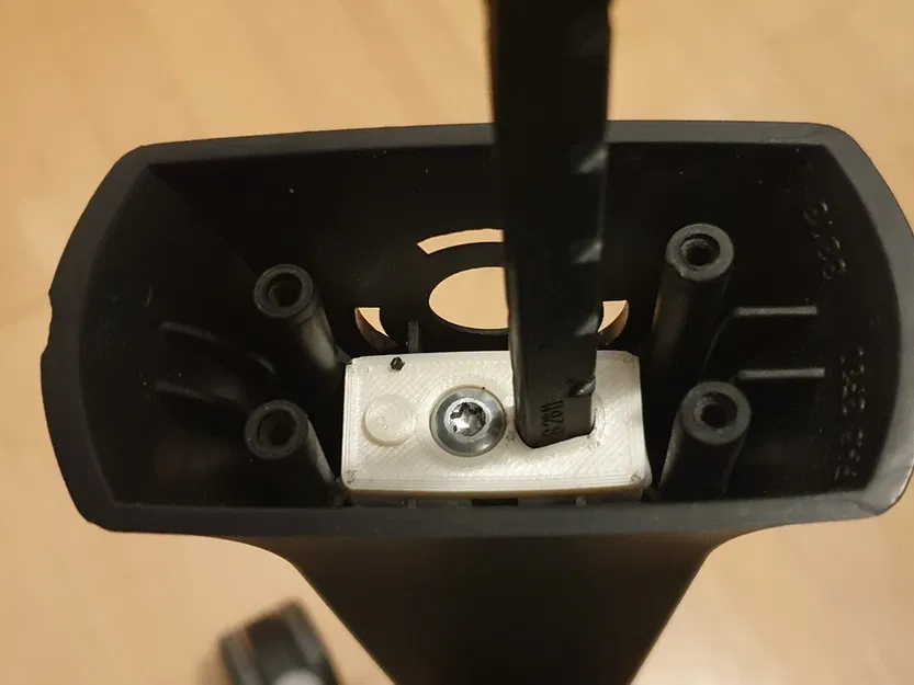 Sedus Black Dot 102 - Sửa Tay Vịn Bị Tuột - Image 1