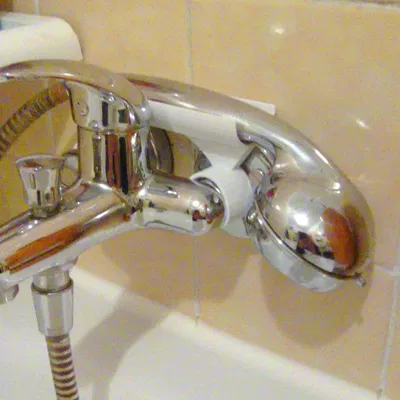 Giá đỡ vòi sen V2 (cho khoảng cách vòi 100mm)