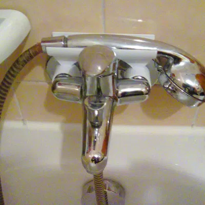 Giá đỡ vòi sen V2 (cho khoảng cách vòi 100mm)