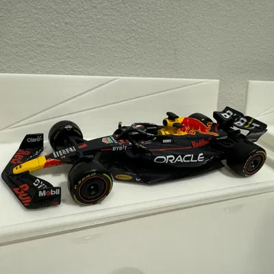 Kệ treo tường trưng bày xe mô hình tỉ lệ 1:43 dùng miếng dán 3M