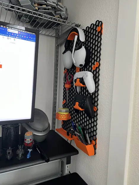 Giá đỡ tay cầm PS5 kiểu Tường Tổ Ong - Image 1