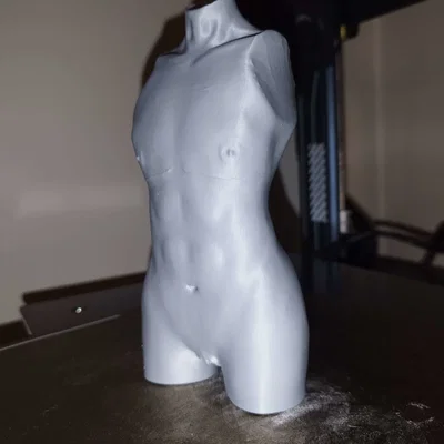 Tượng Thân Trên Nam Chuyển Giới