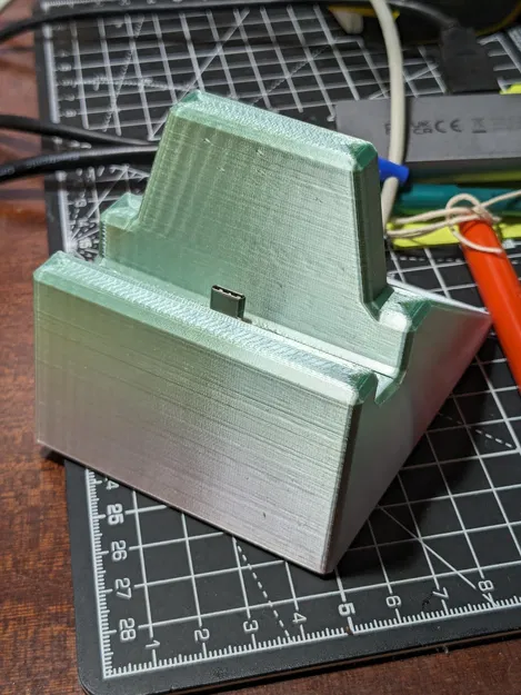 Đế Điện Thoại + Sạc - Image 1