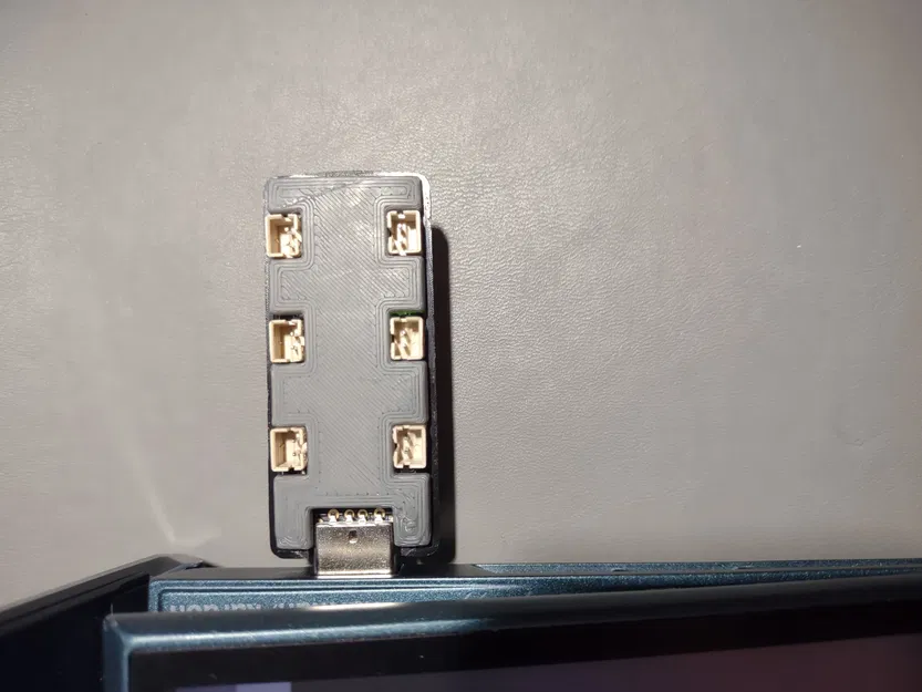 Nắp Che Sạc Emax - Image 1