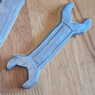 Khuôn Cắt Và Dập Hình Cờ Lê Dùng Làm Bánh Quy