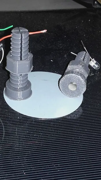 Kẹp Gắp 3 Tay Có Nam Châm Để Hàn - Image 3