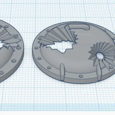 Đế Tượng Miniature Họa Tiết Nắp Hầm Bị Hư Hỏng