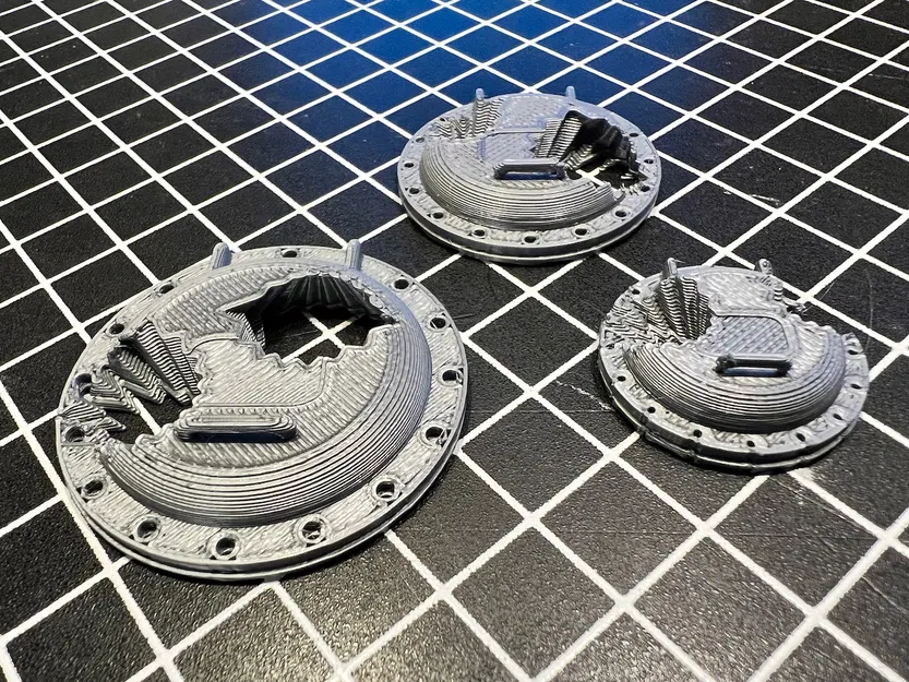 Đế Tượng Miniature Họa Tiết Nắp Hầm Bị Hư Hỏng - Image 3