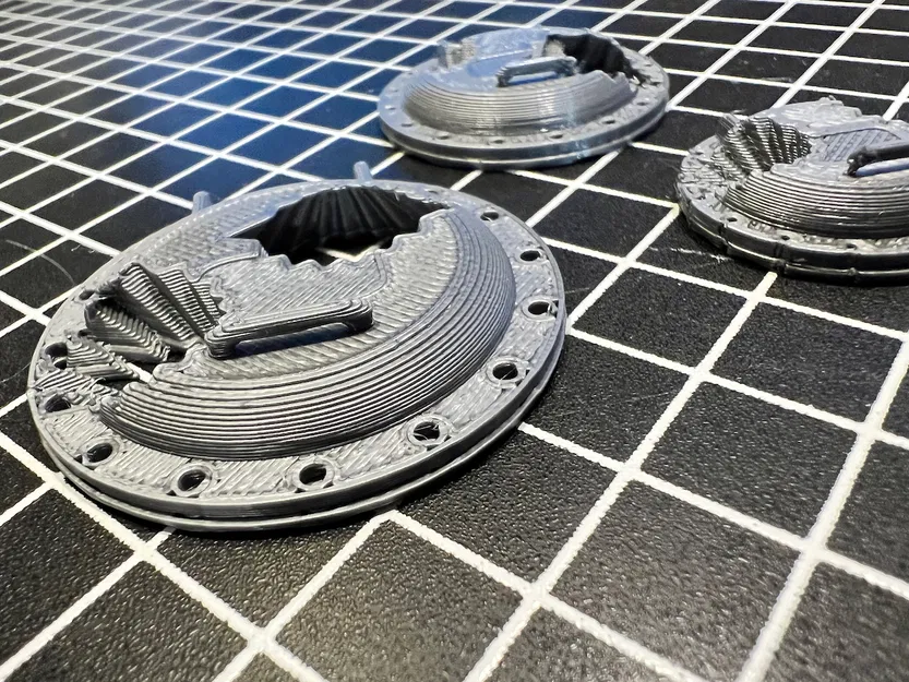 Đế Tượng Miniature Họa Tiết Nắp Hầm Bị Hư Hỏng - Image 7