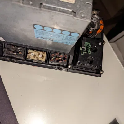 BMW E30 - bộ chuyển đổi lắp radio phẳng