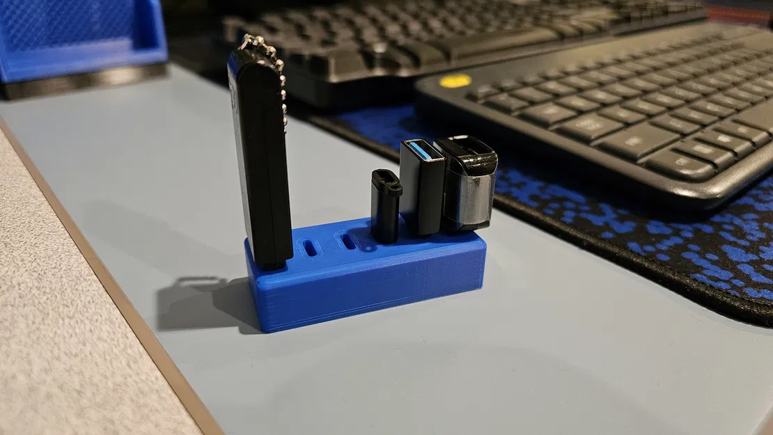 Kệ Đựng/Giá Đỡ Adapter/USB-C 6 Khe - Image 1