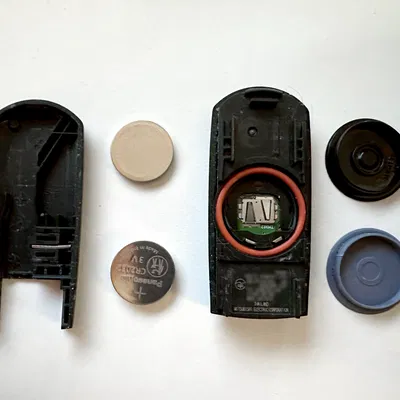 Nắp Pin CR2025 sang CR2032 Cho Remote Xe Mazda