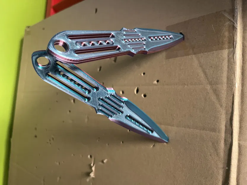 Dao Găm Ném - Tách Đôi Để Dán - Image 1