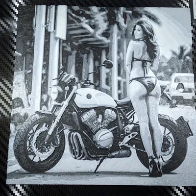 Mô hình cô gái bikini bên xe máy - Hueforge