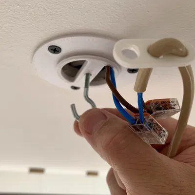 Chui Đèn Trần Thạch Cao