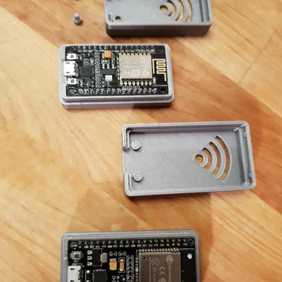 Hộp đựng ESP32 thiết kế bằng OpenSCAD