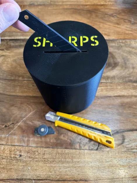 Hộp đựng vật sắc nhọn cỡ lớn cho lưỡi dao Olfa - Image 2