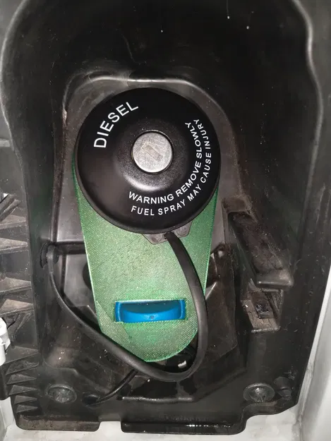 Nắp Khóa Bình AdBlue Xe Ducato / Boxer - Image 1