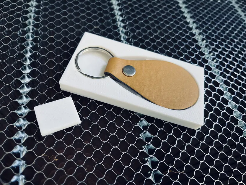 Giá đỡ (hướng dẫn) khắc laser có khung Lightburn cho móc khóa da - Image 1