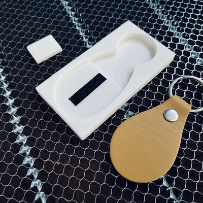 Giá đỡ (hướng dẫn) khắc laser có khung Lightburn cho móc khóa da