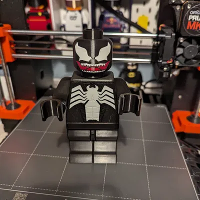 Mô hình Symbiote cử động được