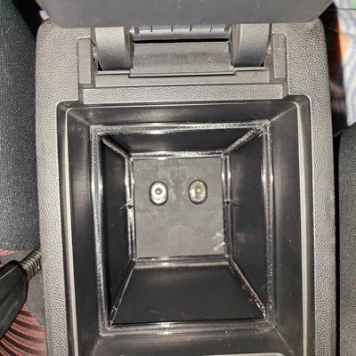 Giá Đỡ Hộp Tỳ Tay Mazda3 BK Có Khay