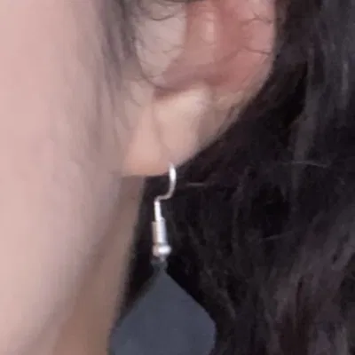 Bông tai biểu tượng lá bài