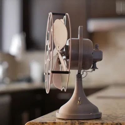 Quạt bàn đảo chiều kiểu cổ điển - Phiên bản Redux