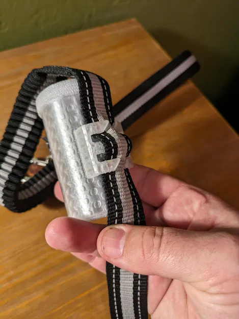 Hộp Đựng Túi Vệ Sinh Gắn Dây Dắt - Image 3