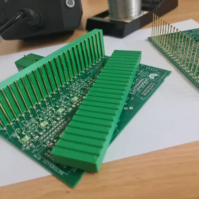 Khuôn giữ chân linh kiện cho PCB
