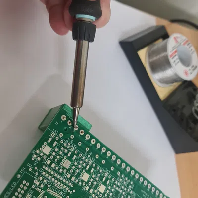 Khuôn giữ chân linh kiện cho PCB