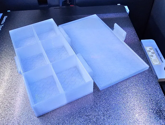 Hộp đựng thuốc / vitamin / ốc vít in liền - Image 1