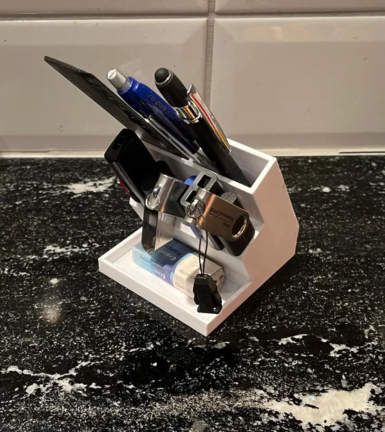 Chỗ Cắm Bút và USB - Image 1