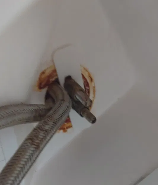 Sửa Vòng Đệm Vòi Nước Nhà Vệ Sinh Lầu Dưới - Image 1