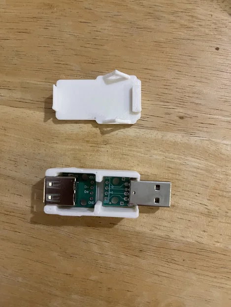 Vỏ ốp cách ly USB - Image 1