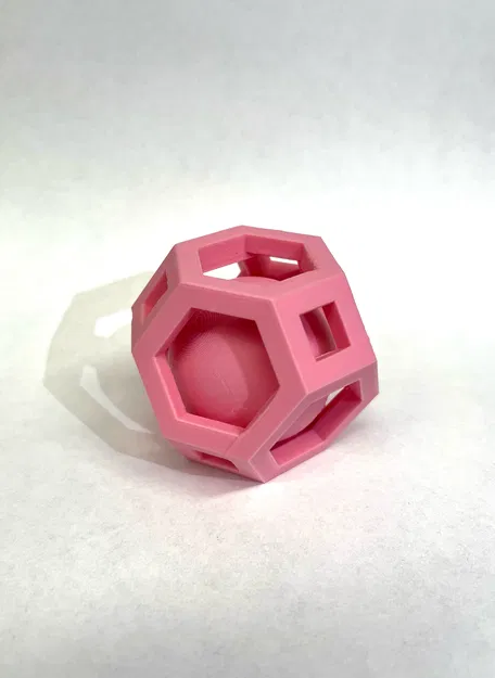 Khối đa diện không tưởng với quả bóng bên trong - Image 1