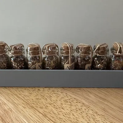 Kệ giữ lọ hạt thủ công