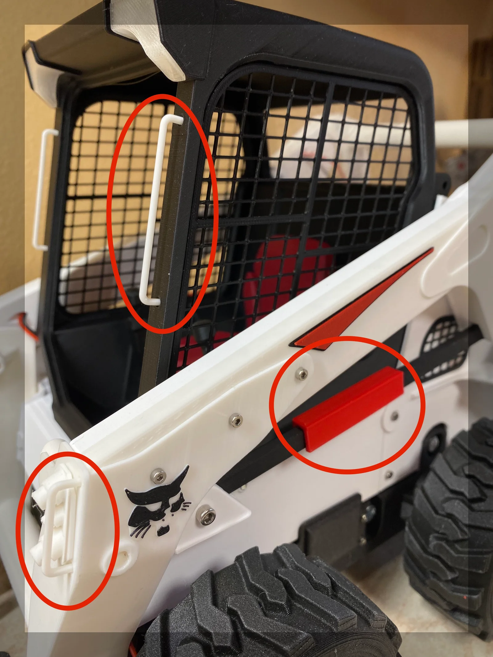 Tay cầm và bảo vệ cho xe xúc lật Bobcat 1
